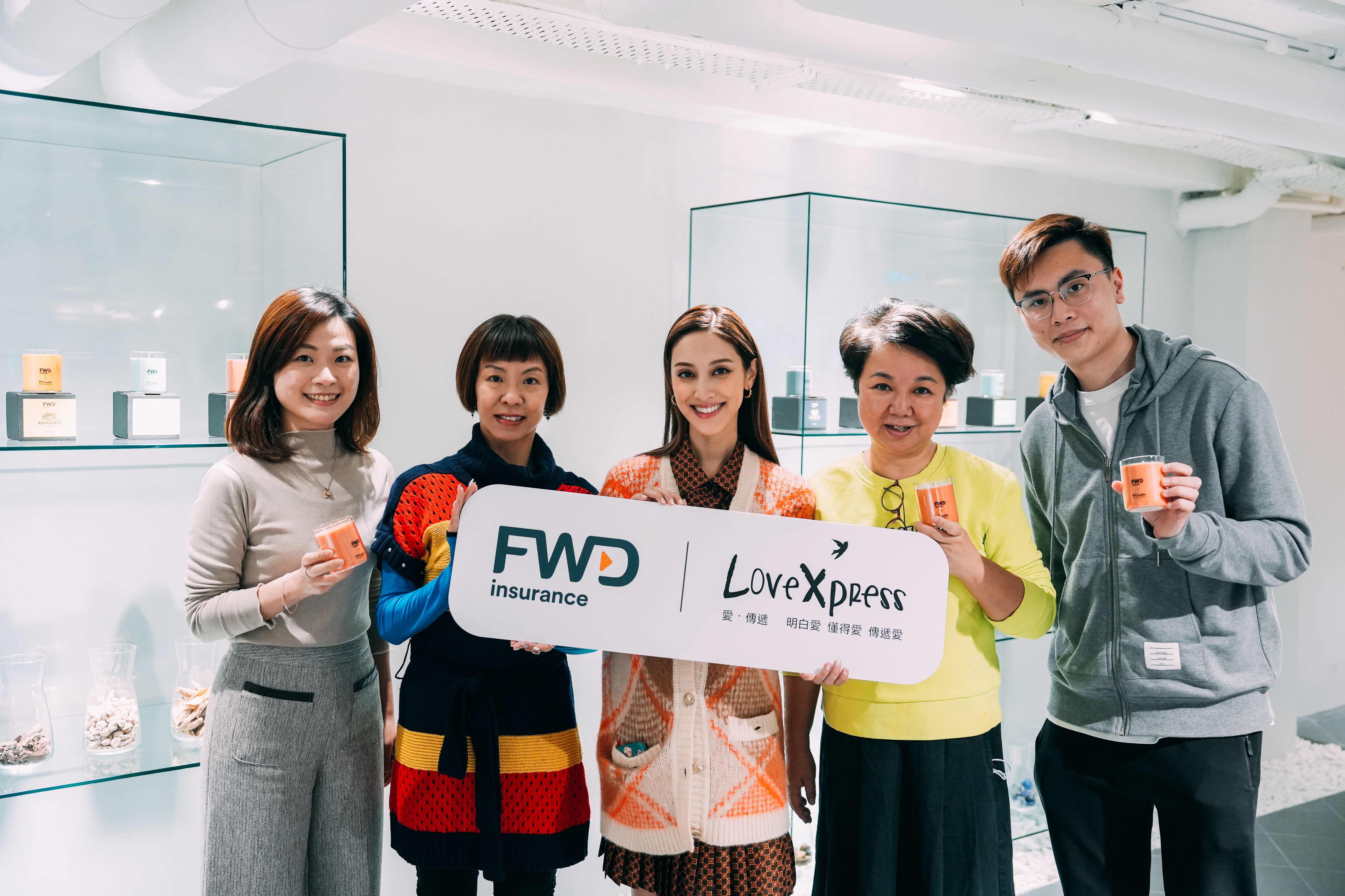 FWD collaborated with LoveXpress to host a scented candle workshop to create their exclusive scented candle - ‘Friend’, which represents FWD’s care for autistic families as a warm and supportive friend.
