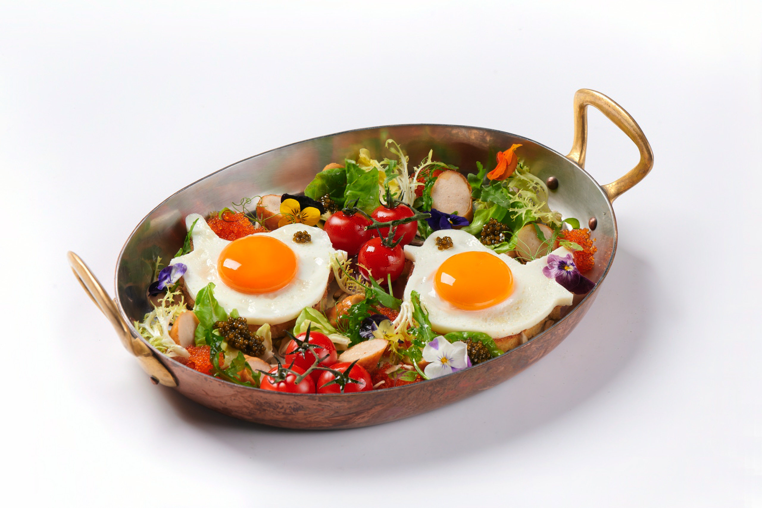 Talented chefs from Galaxy Macau have created limited-edition dishes inspired by eggs specially for the “Eggspression” exhibition.