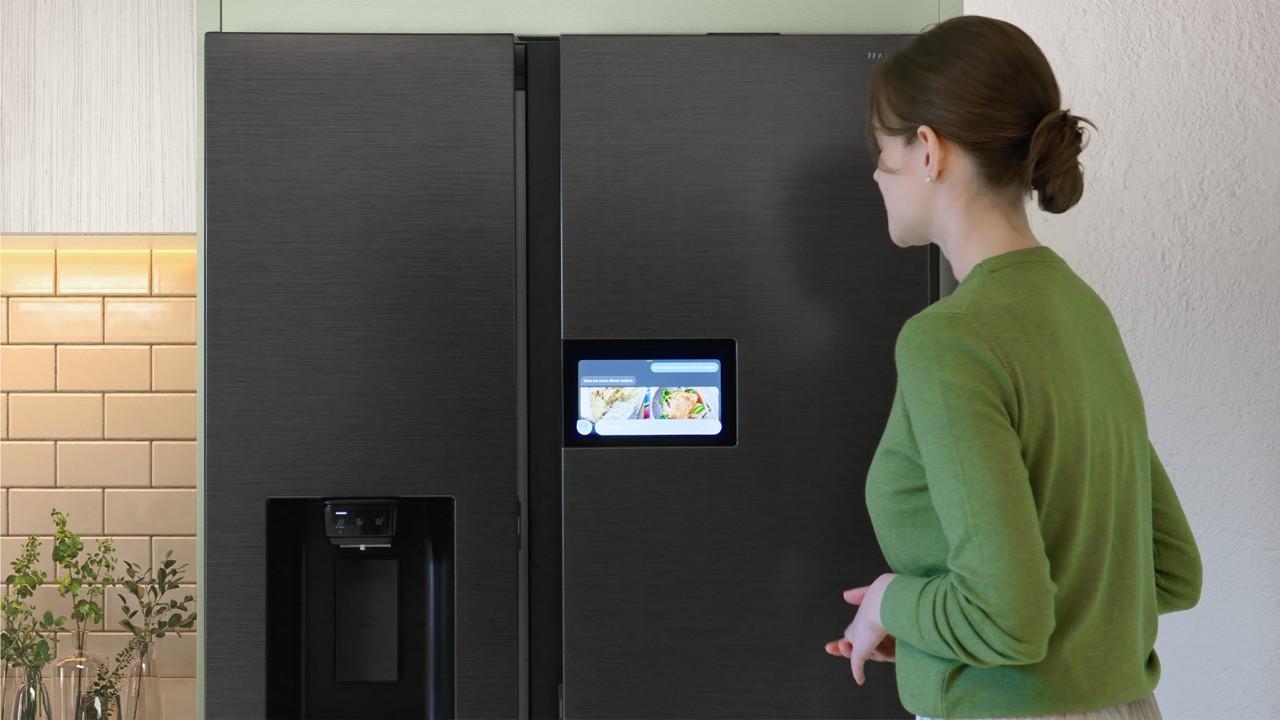 The 9” AI Home Screen helps to simplify food management, while enhancing home connectivity and efficiency, communication and entertainment for modern homeowners.