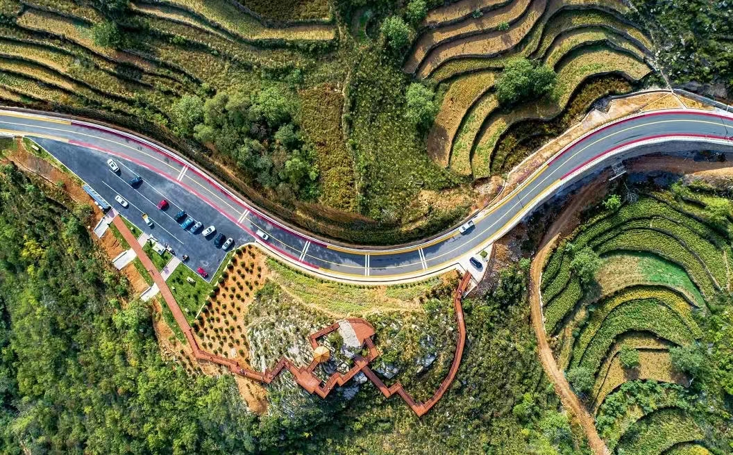 The “Guifei Nao” rest stop along the Hundred-Mile Gallery