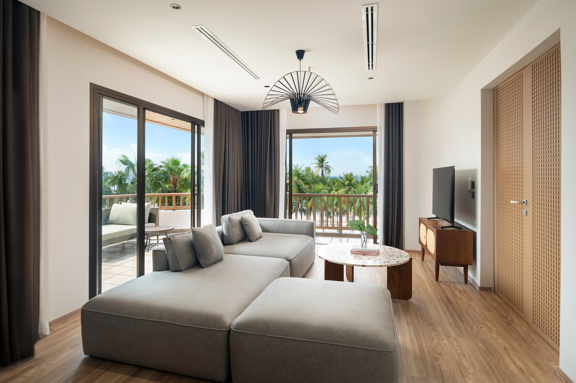 Amari Bangsaen-Bangsaen Suite-Living Room with Terrace and Balcony