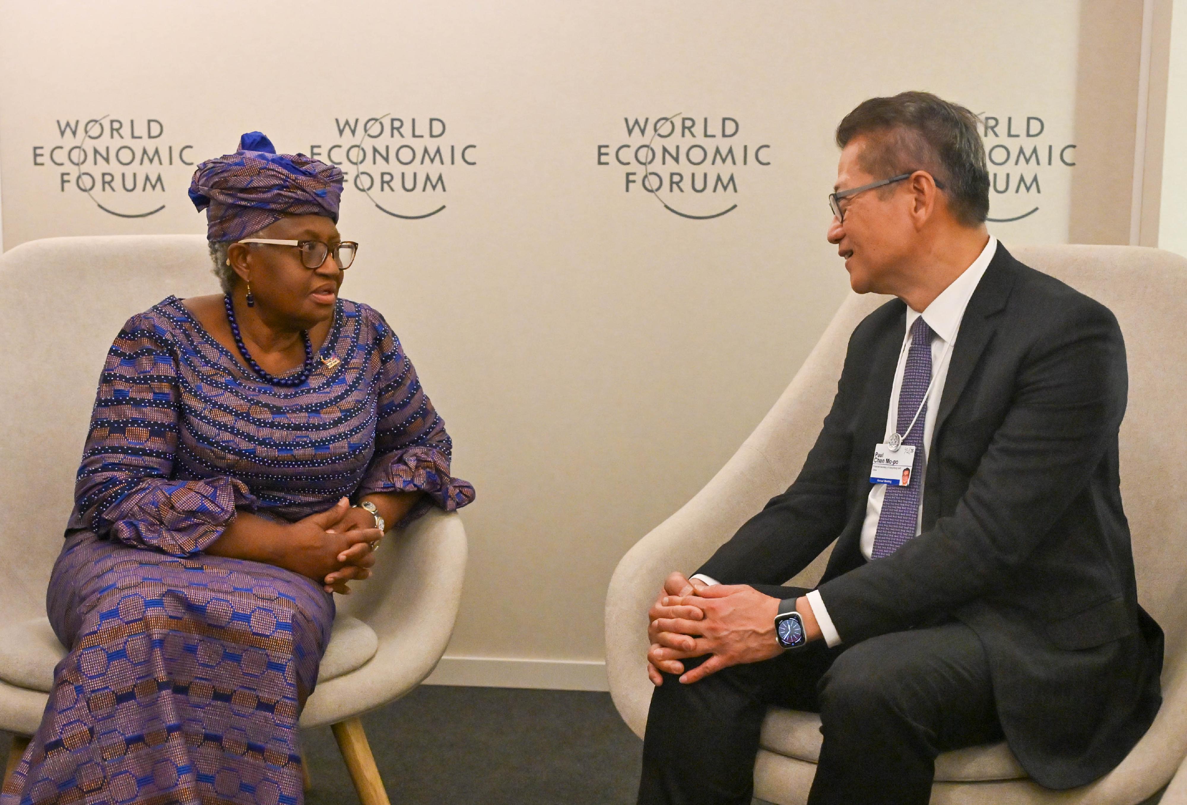 HKSAR’s Financial Secretary Paul Chan (right) meets with the Director-General of the World Trade Organization, Dr Ngozi Okonjo-Iweala, in Davos, Switzerland
