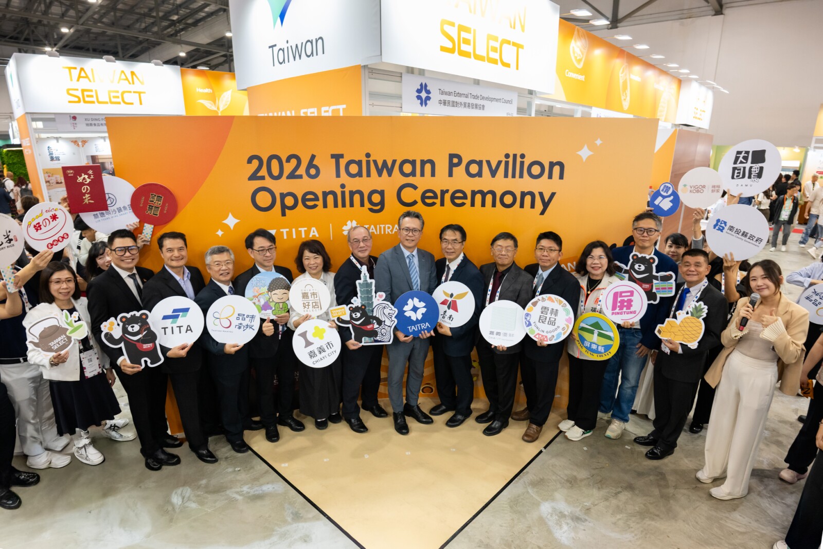 Official opening of the Taiwan Pavilion at FHA 2026, bringing together key representatives from TAITRA, the Taipei Representative Office in Singapore, Singapore’s food industry associations, and seven counties and cities across Taiwan.